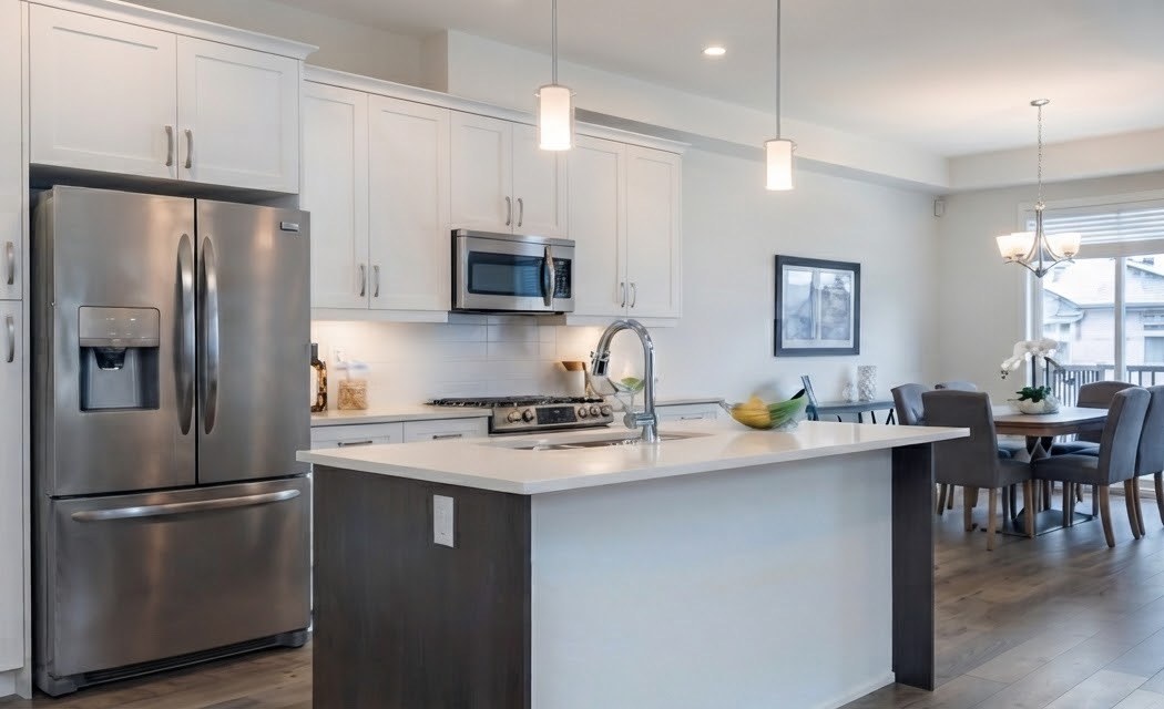 Modern kitchen renovation completed by Maurenov Contracting